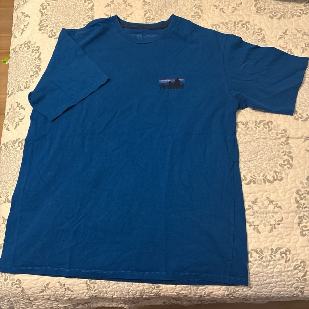 Patagonia men's short-sleeved shirt, royal blue, size M